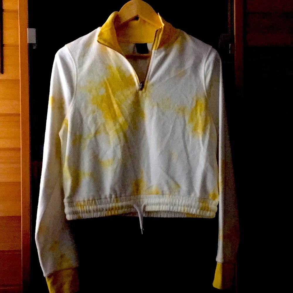 NWOT Yellow Tie Dye Fleece Sweatshirt women’s medium